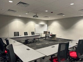 4700 W Ryan Rd, Franklin, WI for lease Interior Photo- Image 2 of 14