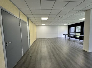 Office in Tremblay-en-France for lease Interior Photo- Image 2 of 8