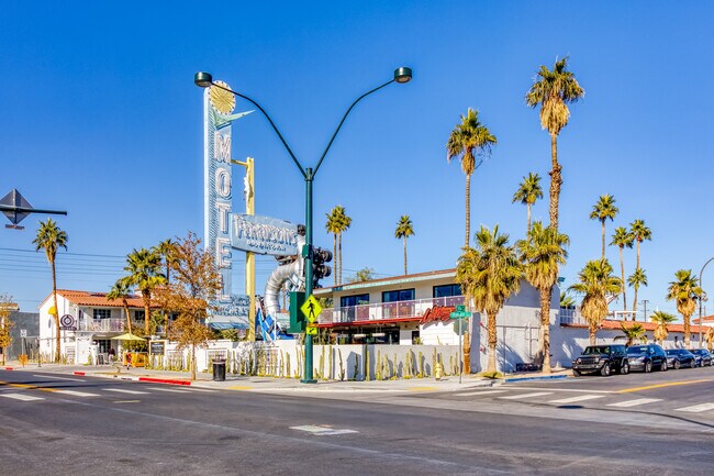 More details for 1028 Fremont St, Las Vegas, NV - Retail for Lease