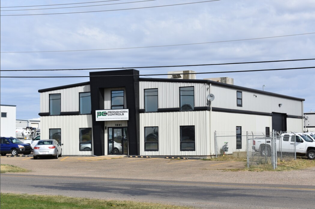 1801 Broadway Ave E, Redcliff, AB à vendre Photo principale- Image 1 de 1