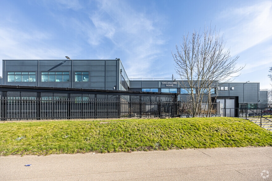 Gunnels Wood Rd, Stevenage for lease - Building Photo - Image 3 of 3