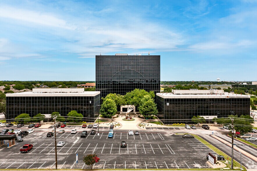1255 W 15th St, Plano, TX à louer - Photo du bâtiment - Image 2 de 19