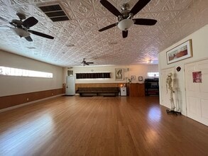 391 3rd Ave S, Jacksonville Beach, FL for lease Interior Photo- Image 1 of 4