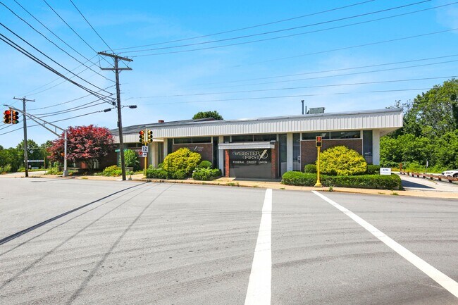 Plus de détails pour 1 N Main St, Webster, MA - Commerce de détail à vendre