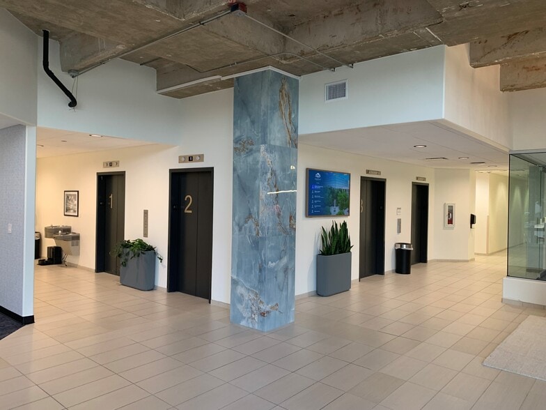8119 Datapoint Dr, San Antonio, TX for lease - Building Photo - Image 2 of 10