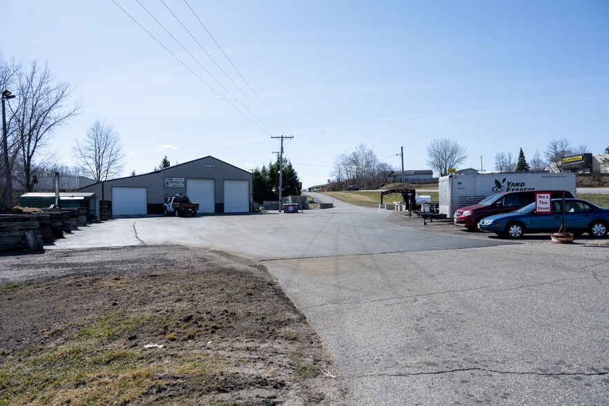 1626 Academy St, Elroy, WI à vendre - Photo du bâtiment - Image 3 de 24