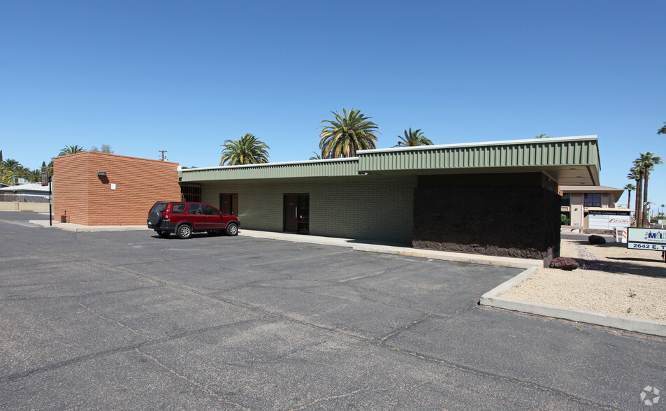 2642 E Thomas Rd, Phoenix, AZ for lease - Primary Photo - Image 1 of 9