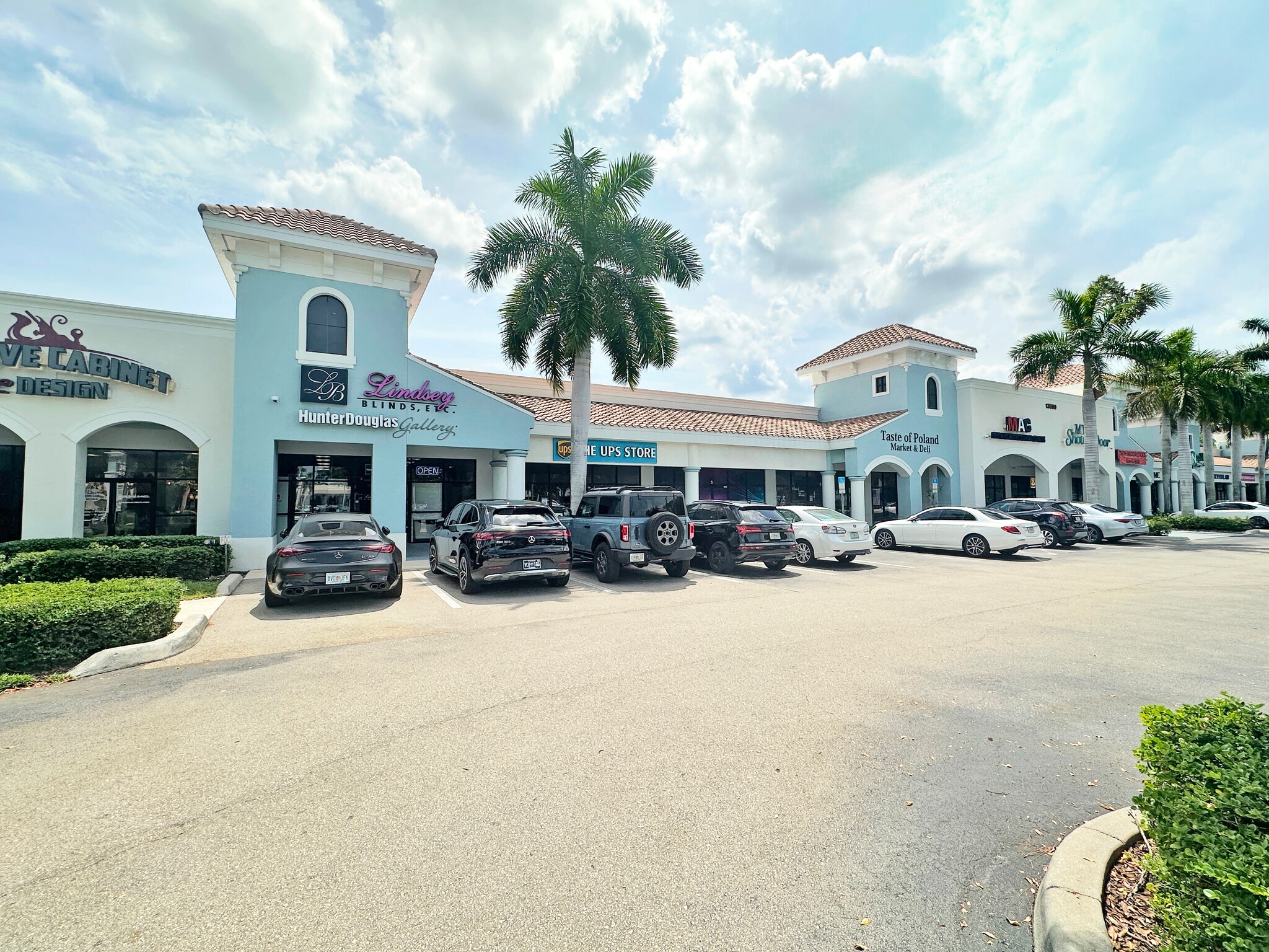 13500 Tamiami Trl N, Naples, FL for lease Building Photo- Image 1 of 5