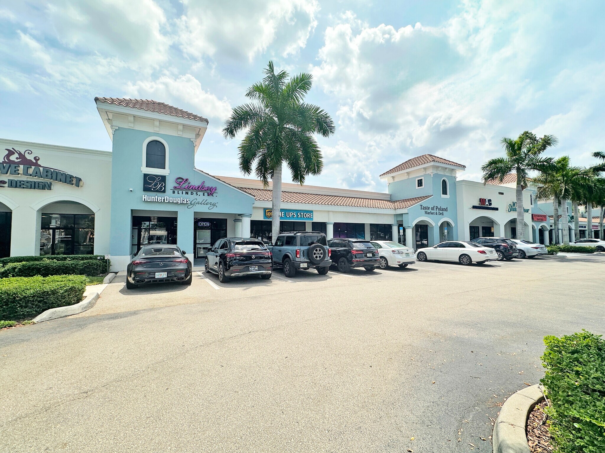 13500 Tamiami Trl N, Naples, FL à louer Photo du bâtiment- Image 1 de 5