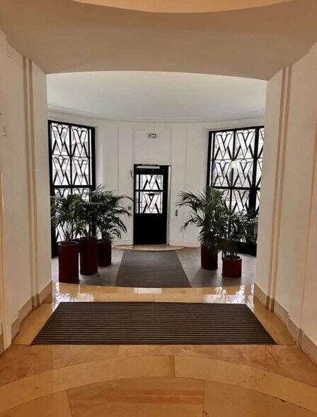 Bureau dans Paris à vendre - Photo du bâtiment - Image 2 de 8