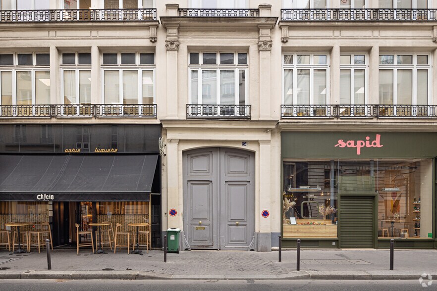 54 Rue De Paradis, Paris à louer - Photo du bâtiment - Image 2 de 35