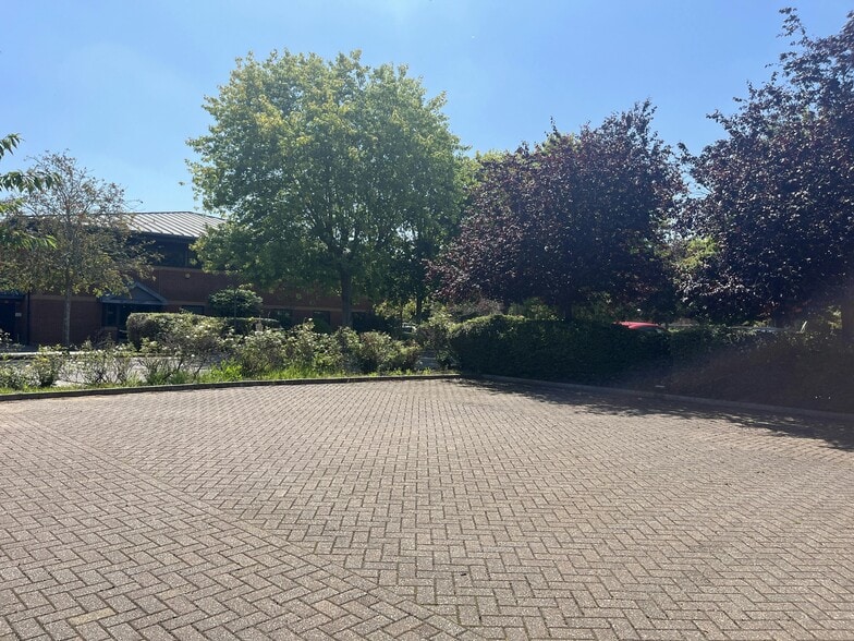 Quilters Way, Stoke Mandeville à louer - Photo du bâtiment - Image 3 de 21