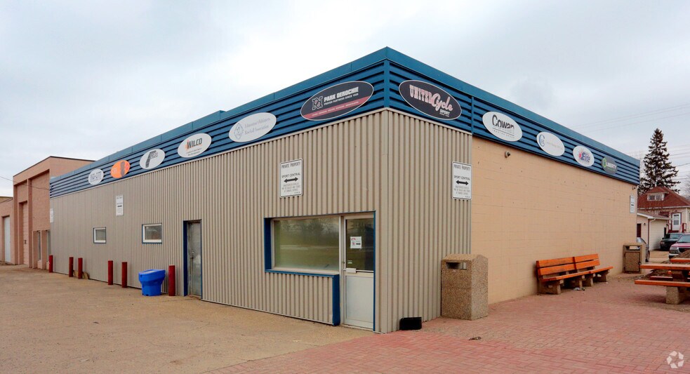 11903 Wayne Gretzky Dr NW, Edmonton, AB à vendre - Photo principale - Image 2 de 3