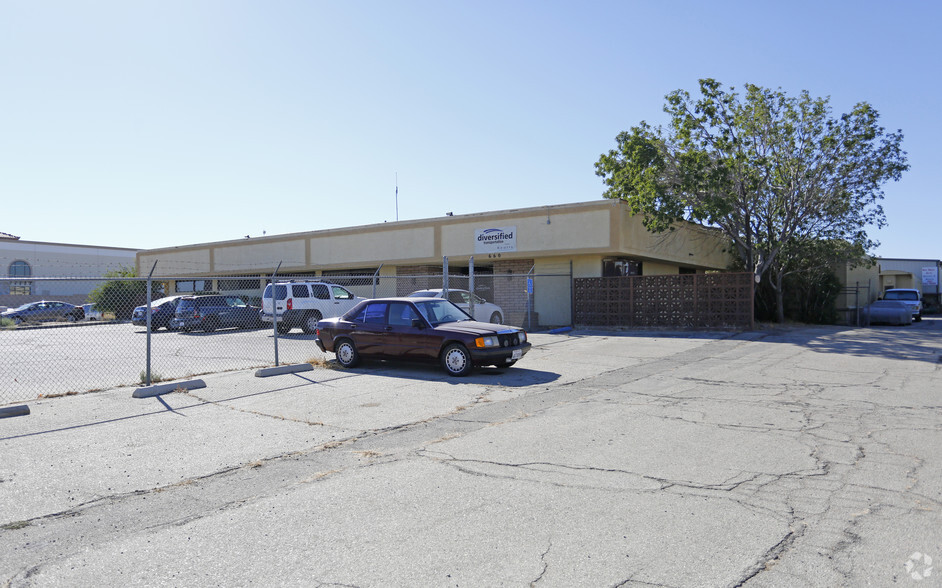 660 W Avenue L, Lancaster, CA for lease - Building Photo - Image 2 of 5