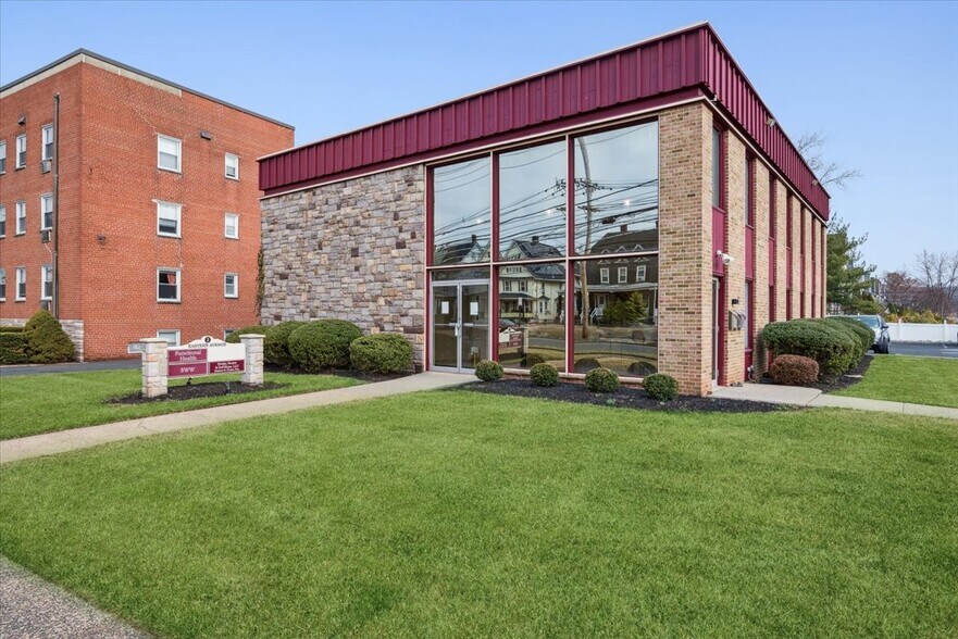 1 Eastern Ave, Somerville, NJ à louer - Photo du bâtiment - Image 3 de 29