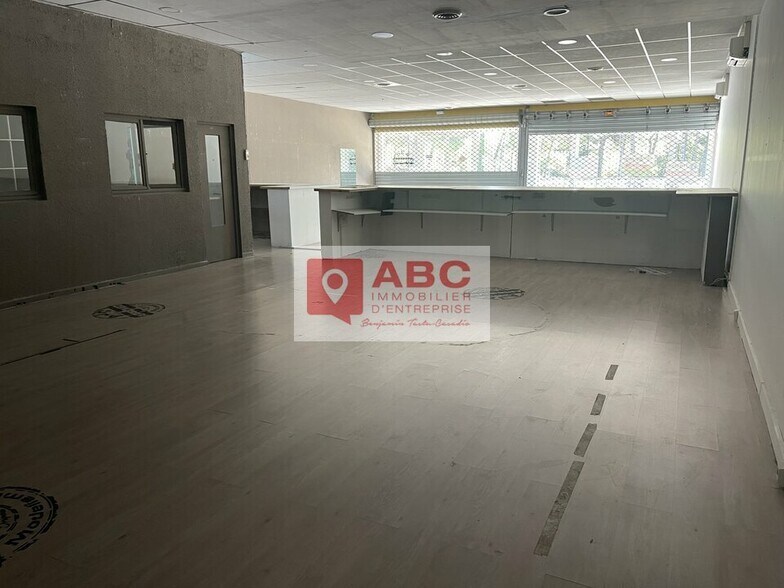 Retail in Lattes for lease - Interior Photo - Image 2 of 4