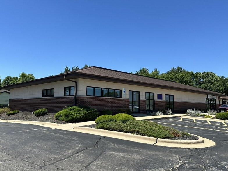 5003 Hononegah Rd, Roscoe, IL for sale - Primary Photo - Image 1 of 8