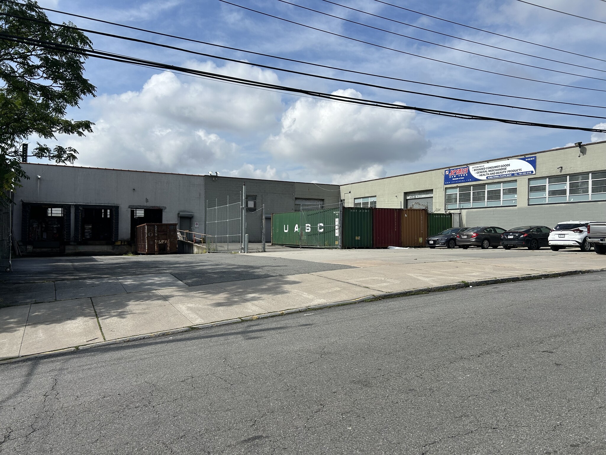 54-35 46th St, Maspeth, NY à louer Photo intérieure- Image 1 de 9