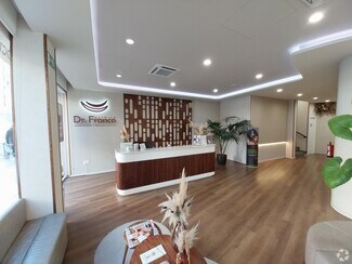 Plus de détails pour Multi-résidentiel à vendre