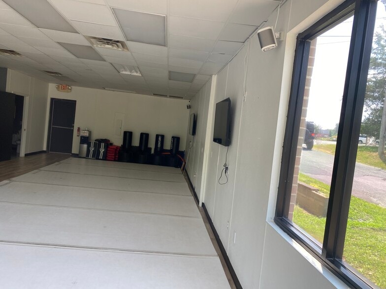 11624 N US 15-501, Chapel Hill, NC à louer - Photo du bâtiment - Image 3 de 13