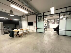 Calle del General Díaz Porlier, Madrid, Madrid for lease Interior Photo- Image 2 of 21