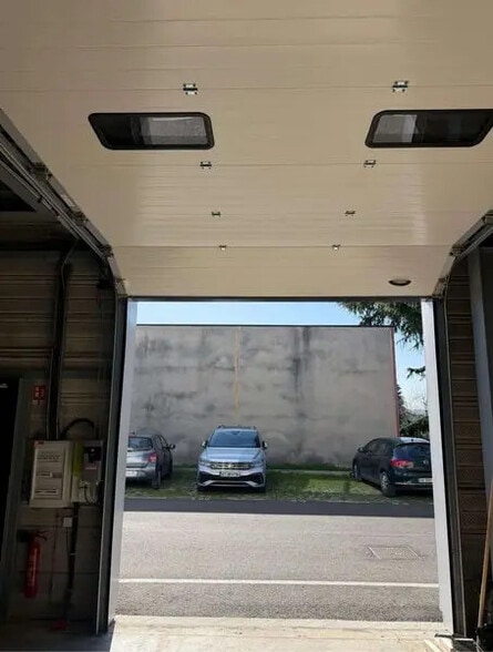 Flex in Neuilly-Plaisance for lease - Building Photo - Image 3 of 14