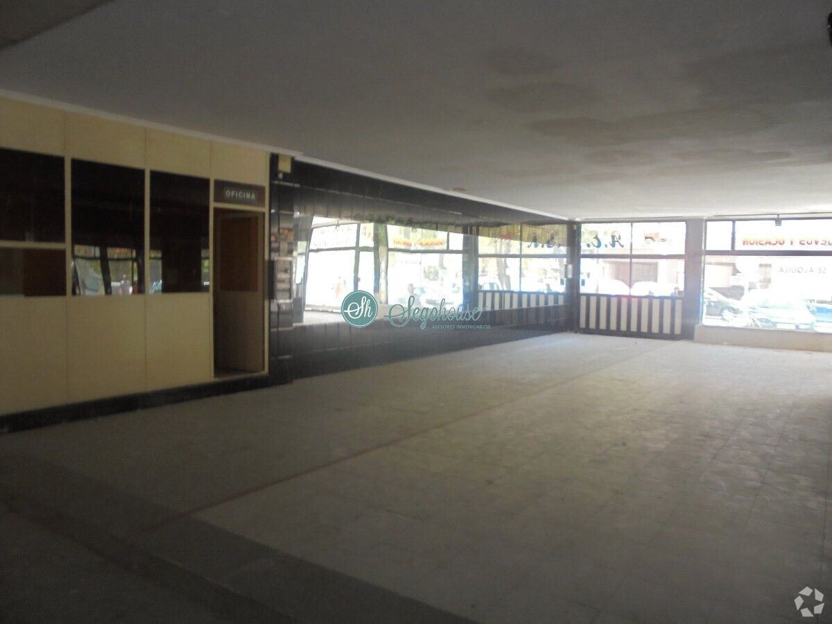 Segovia, SEG 40006 - Unit Puerta 0A, Esc. 1 - - Interior Photo - Image 2 of 14