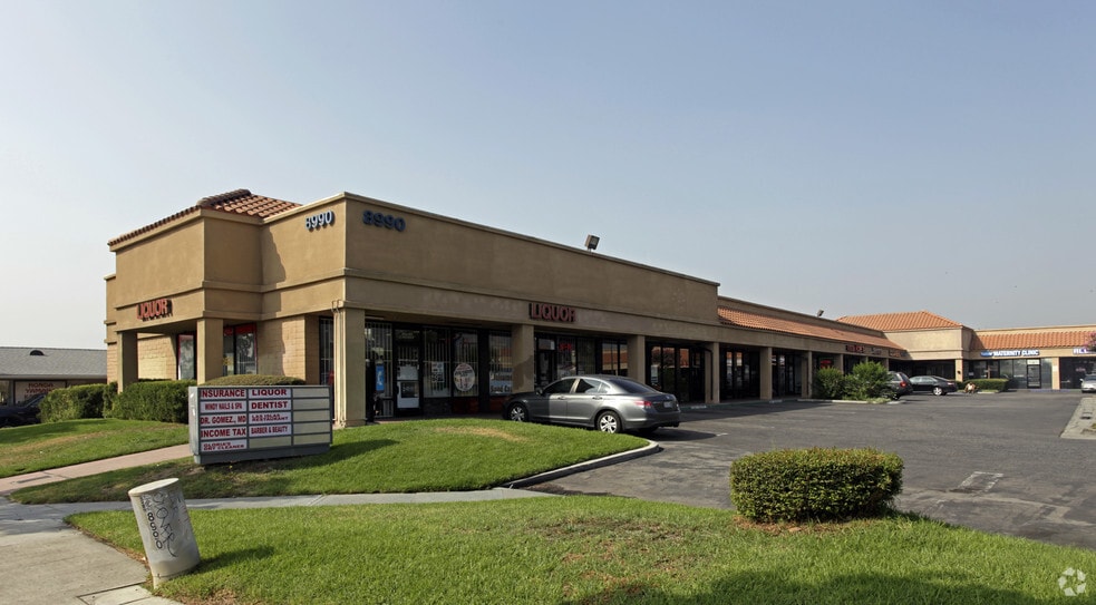 8990 Sierra Ave, Fontana, CA for lease - Primary Photo - Image 3 of 3