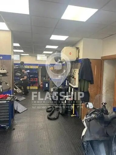 Retail in Boulogne-Billancourt for lease - Interior Photo - Image 1 of 2