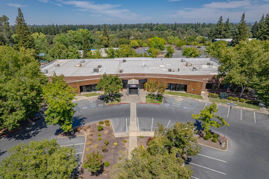 2330 Gold Meadow Way, Gold River, CA à vendre - Photo du bâtiment - Image 2 de 10