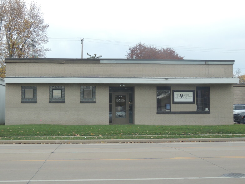 1336 N Ballard Rd, Appleton, WI for sale - Building Photo - Image 2 of 49