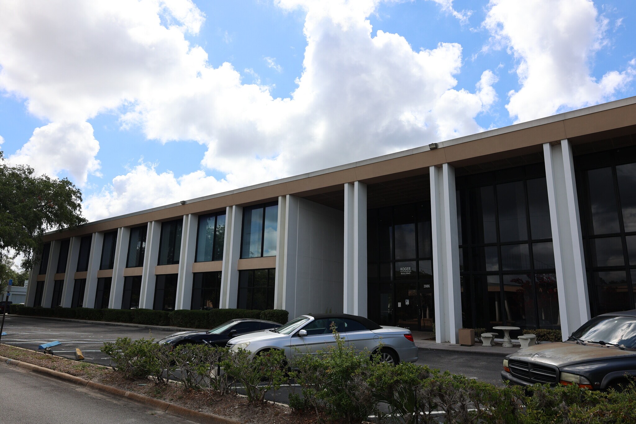 3986 Boulevard Center Dr, Jacksonville, FL à vendre Photo du bâtiment- Image 1 de 1