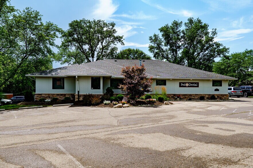 5671 Far Hills Ave, Dayton, OH à vendre - Photo du bâtiment - Image 1 de 35