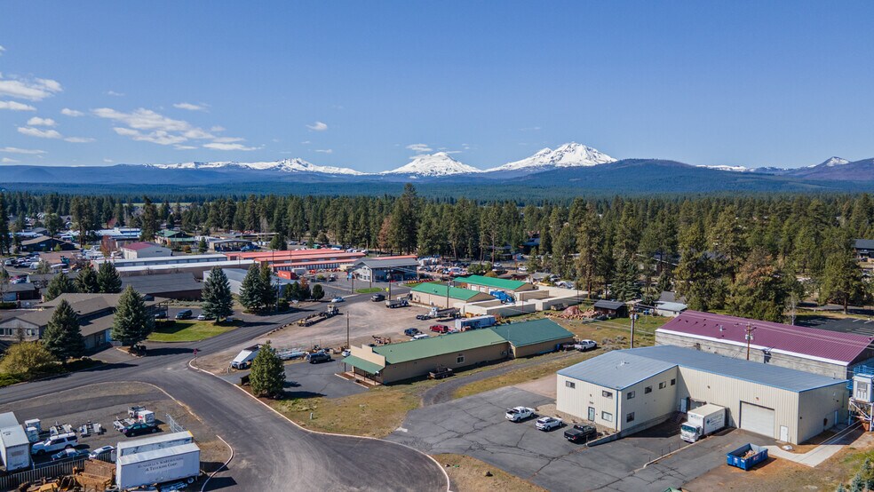 723 N Curtis Ct, Sisters, OR à vendre - Photo du bâtiment - Image 1 de 36