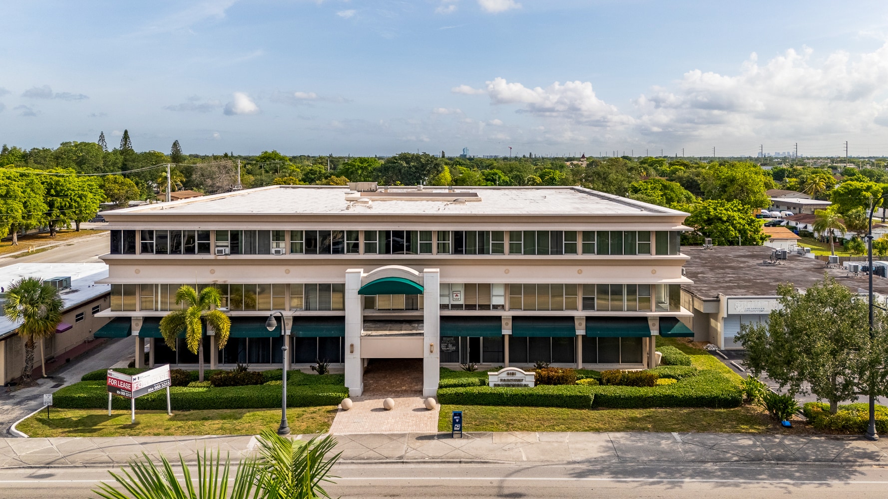 6151 Miramar Pky, Miramar, FL à louer Photo du bâtiment- Image 1 de 9