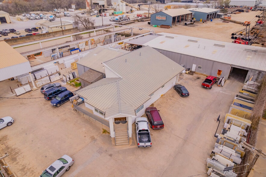 10582 Spangler Rd, Dallas, TX à vendre - Photo du bâtiment - Image 2 de 30