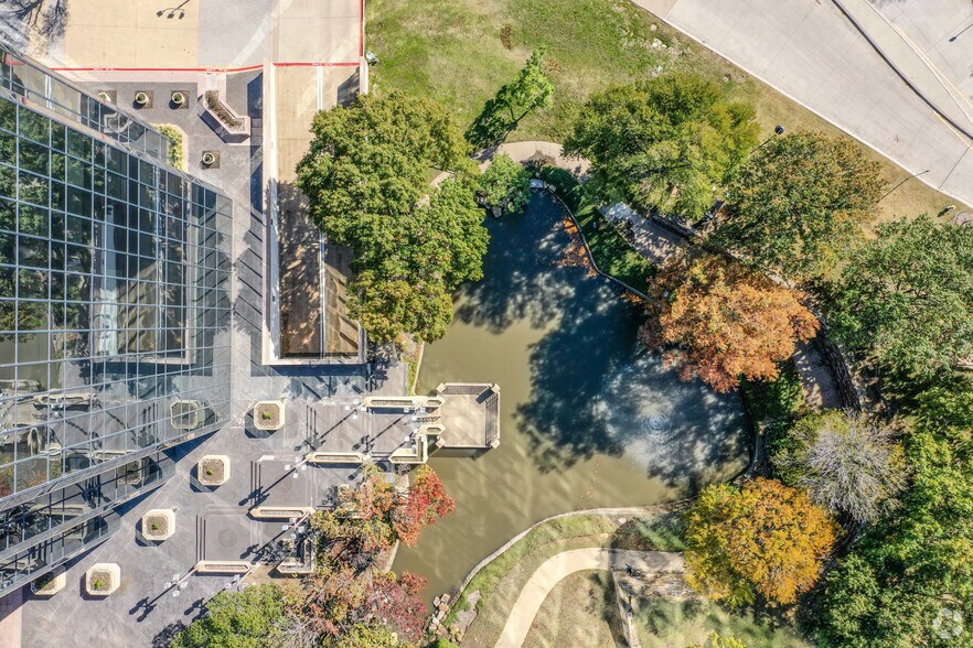 2435 N Central Expy, Richardson, TX à louer - Photo du bâtiment - Image 3 de 14