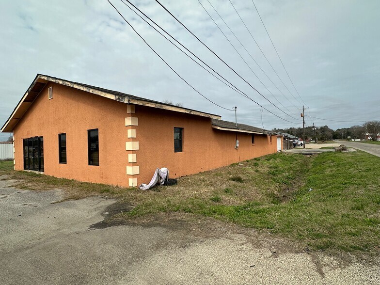 1900 28th St, Gulfport, MS à vendre - Photo du bâtiment - Image 2 de 6