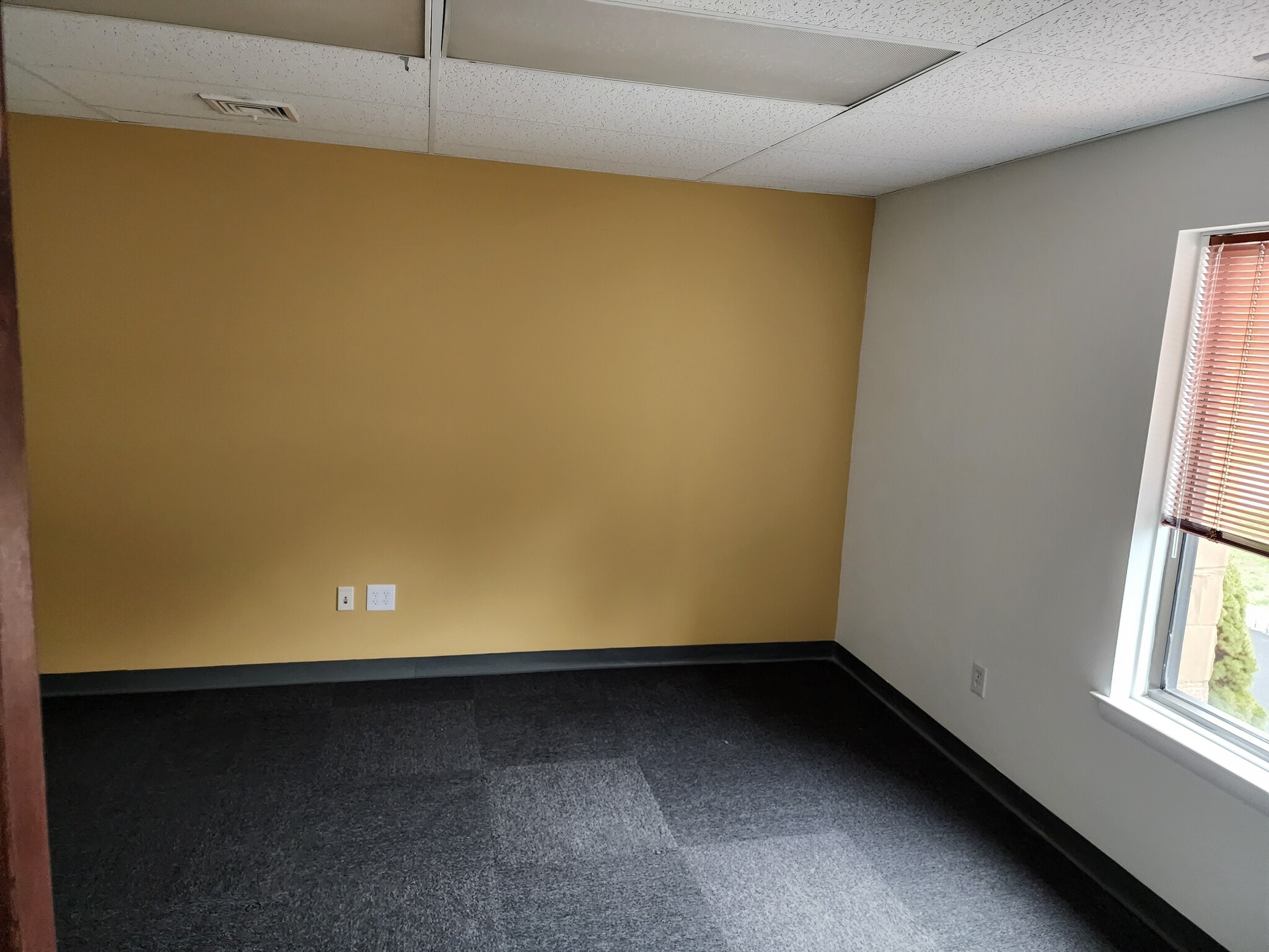 500 State Route 33 W, Millstone Township, NJ for lease Interior Photo- Image 1 of 2