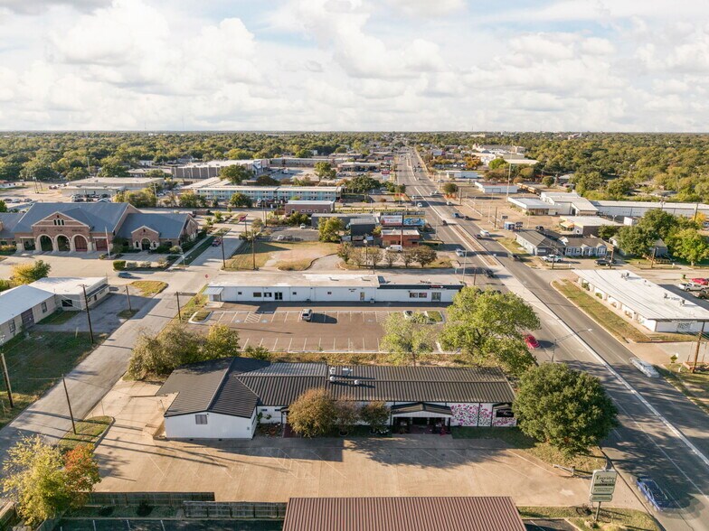 2606 S Texas Ave, Bryan, TX à vendre - Photo du bâtiment - Image 2 de 44