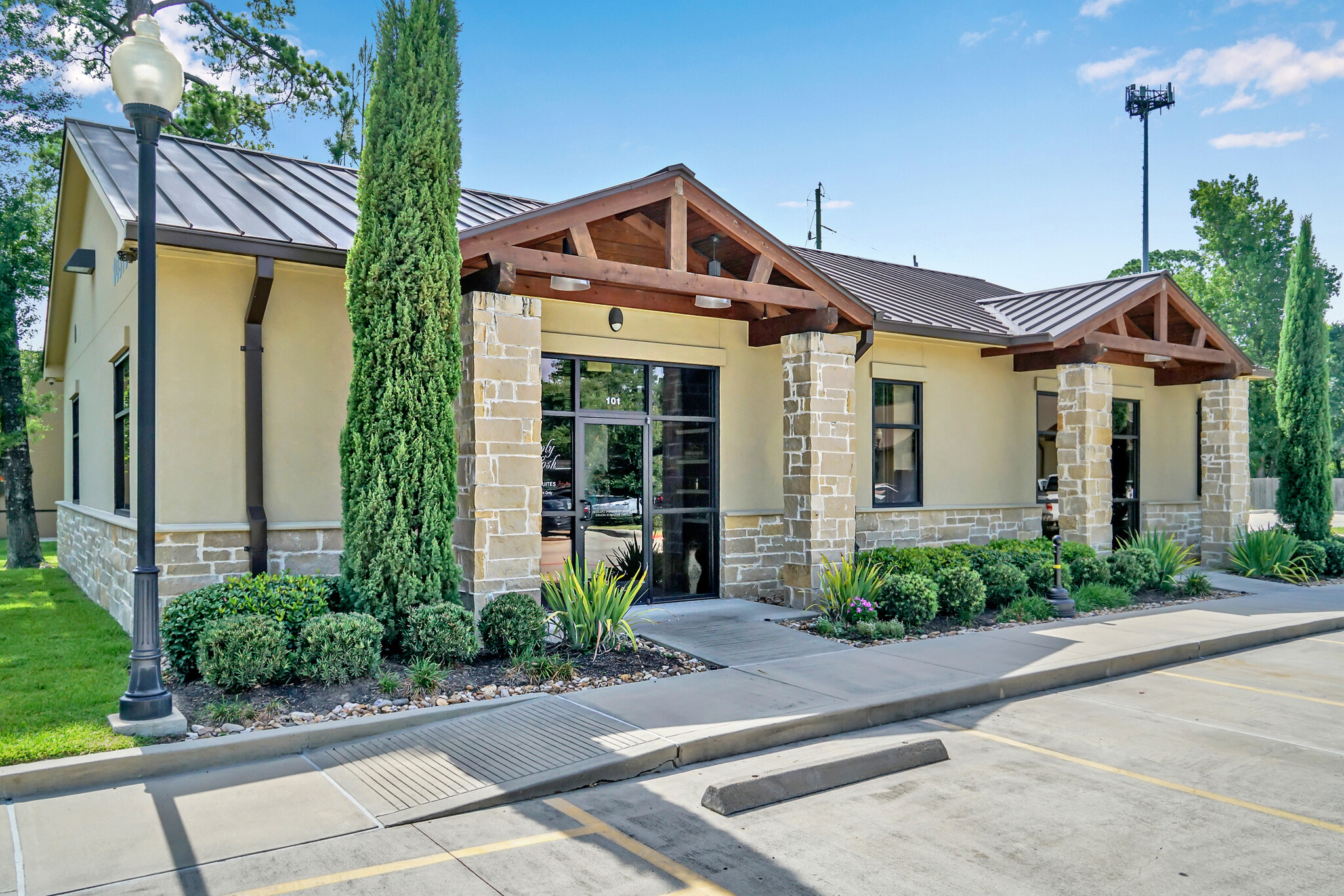 10318 Lake Rd, Houston, TX for lease Building Photo- Image 1 of 19