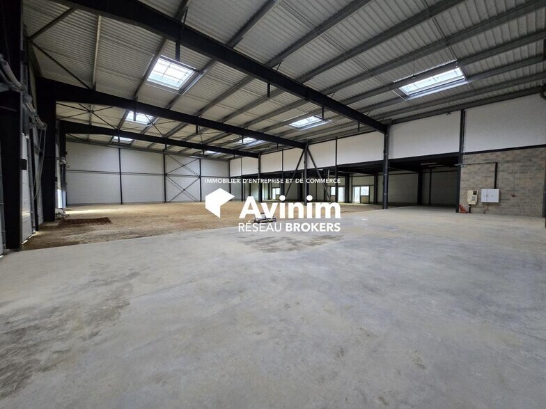 Industrial in Louvres for lease - Building Photo - Image 2 of 5