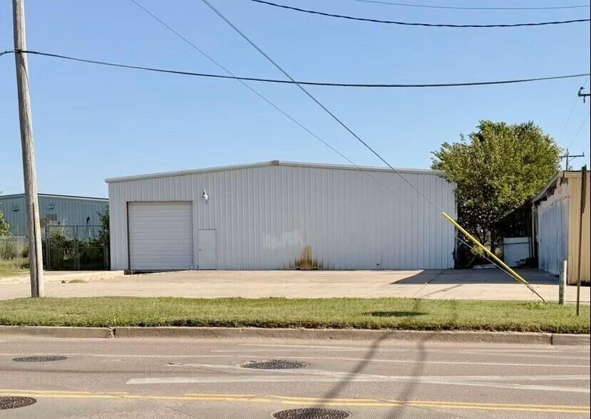 2405 NW 15th St, Oklahoma City, OK for lease - Primary Photo - Image 1 of 1