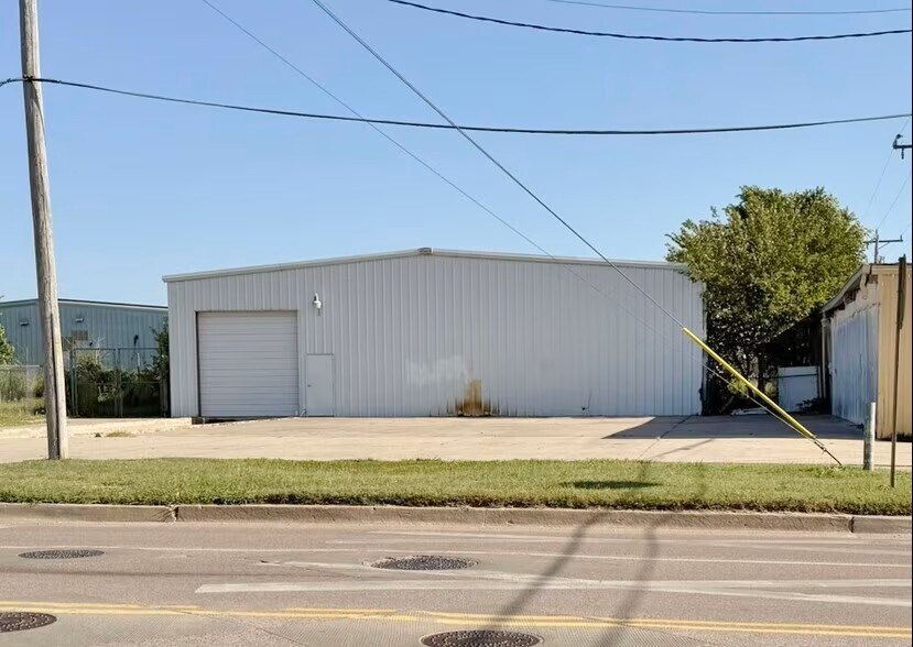 2405 NW 15th St, Oklahoma City, OK for lease Primary Photo- Image 1 of 2