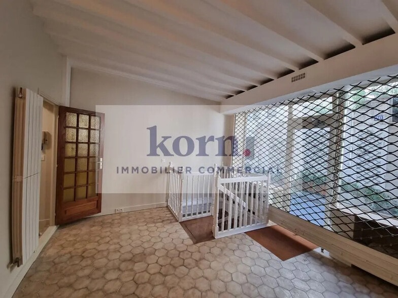 Retail in Paris for lease - Building Photo - Image 2 of 10