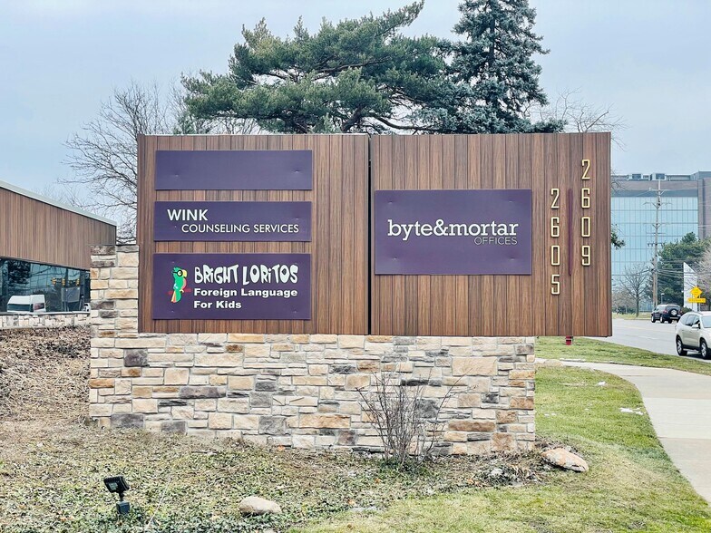 2605-2609 Crooks Rd, Troy, MI à vendre - Photo du bâtiment - Image 2 de 6