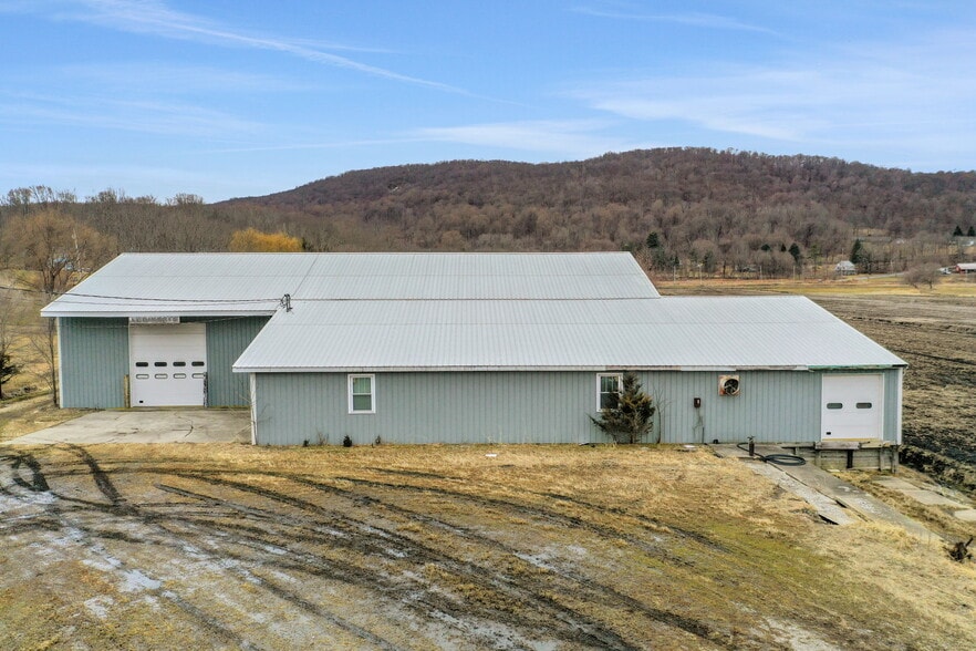 350 Newport Bridge Rd, Pine Island, NY for sale - Building Photo - Image 1 of 23