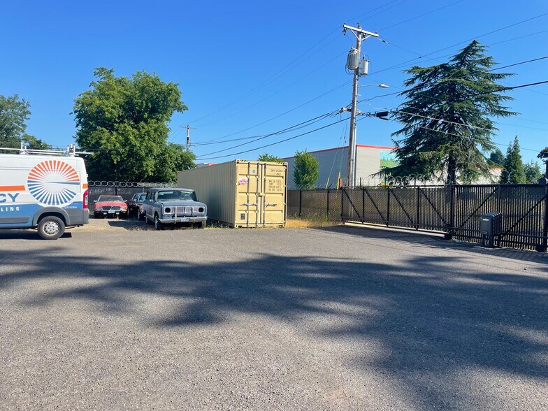 14913 SE Kellogg Ave, Oak Grove, OR à louer - Photo du bâtiment - Image 2 de 3