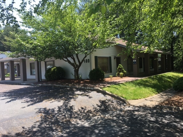 102 Northgate Park Dr, Winston-Salem, NC for lease - Building Photo - Image 2 of 4