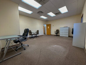 2475 W Monroe St, Springfield, IL for lease Interior Photo- Image 1 of 31